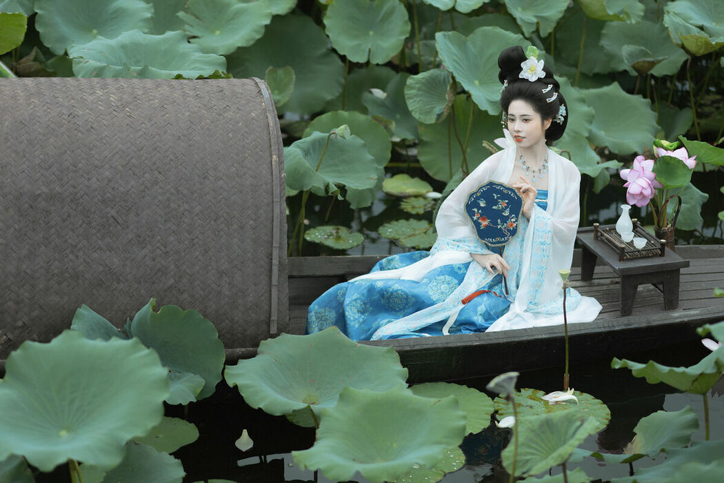 YiTuYu艺图语 Vol.10268 Mao Jiang (45P)