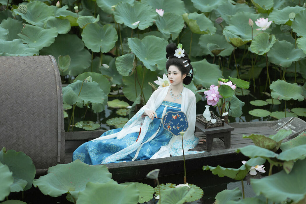 YiTuYu艺图语 Vol.10268 Mao Jiang (45P)