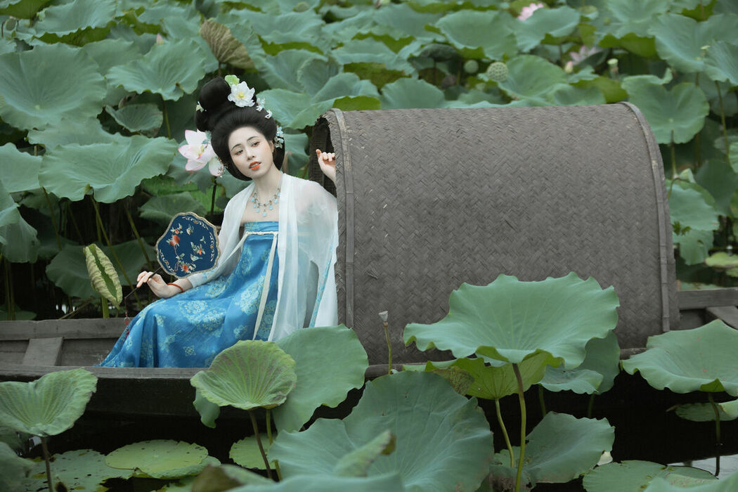 YiTuYu艺图语 Vol.10268 Mao Jiang (45P)
