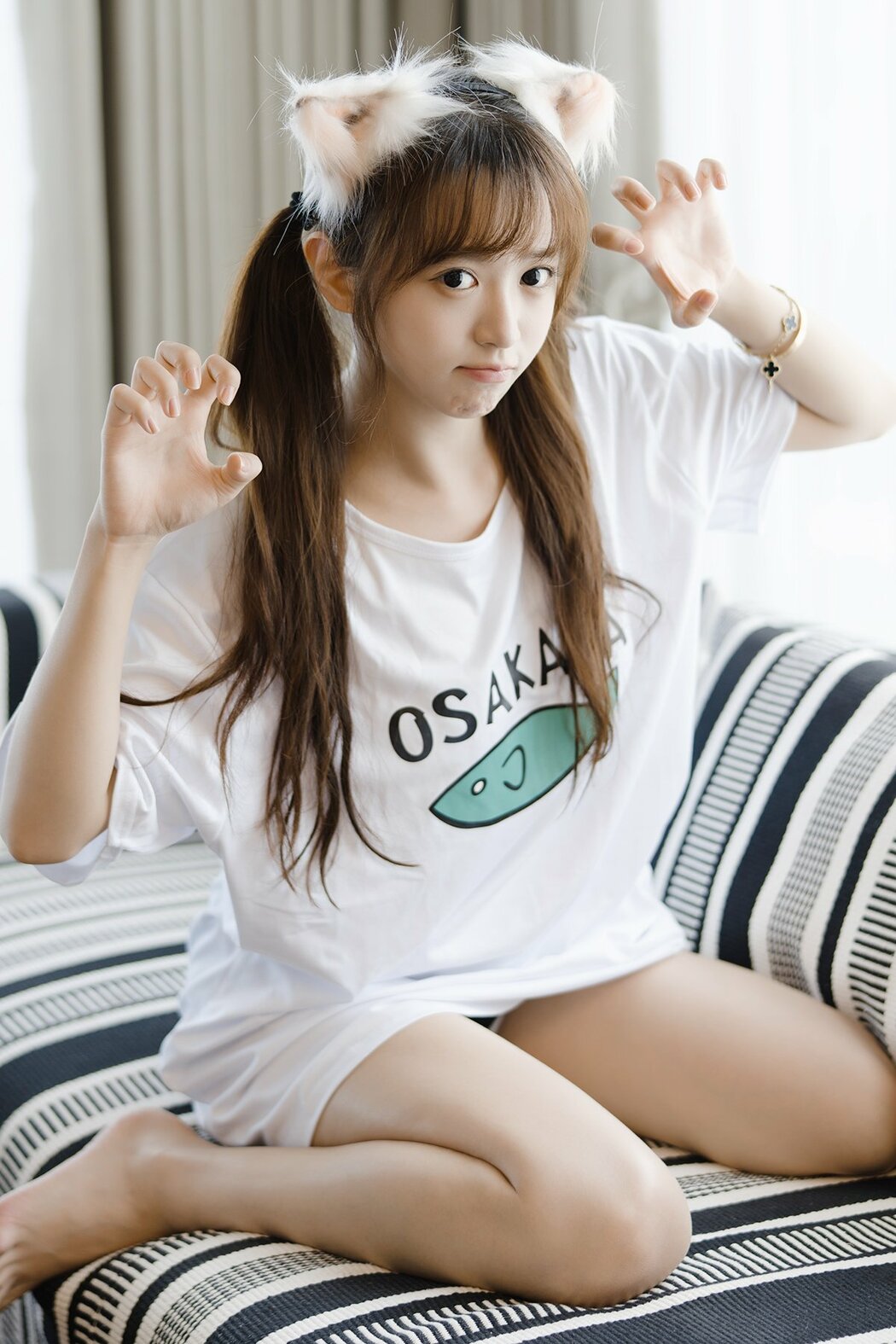 YiTuYu艺图语 Vol.10270 Xiao Yi (33P) Cover Photo