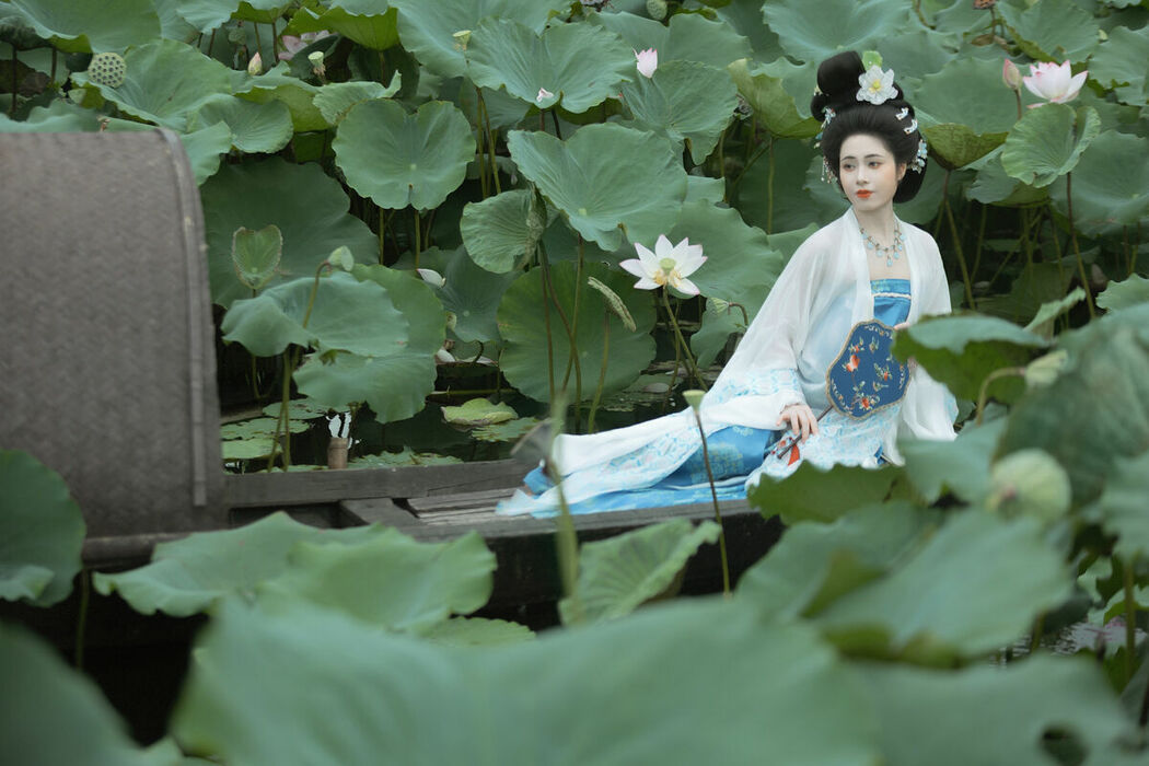 YiTuYu艺图语 Vol.10268 Mao Jiang (45P)