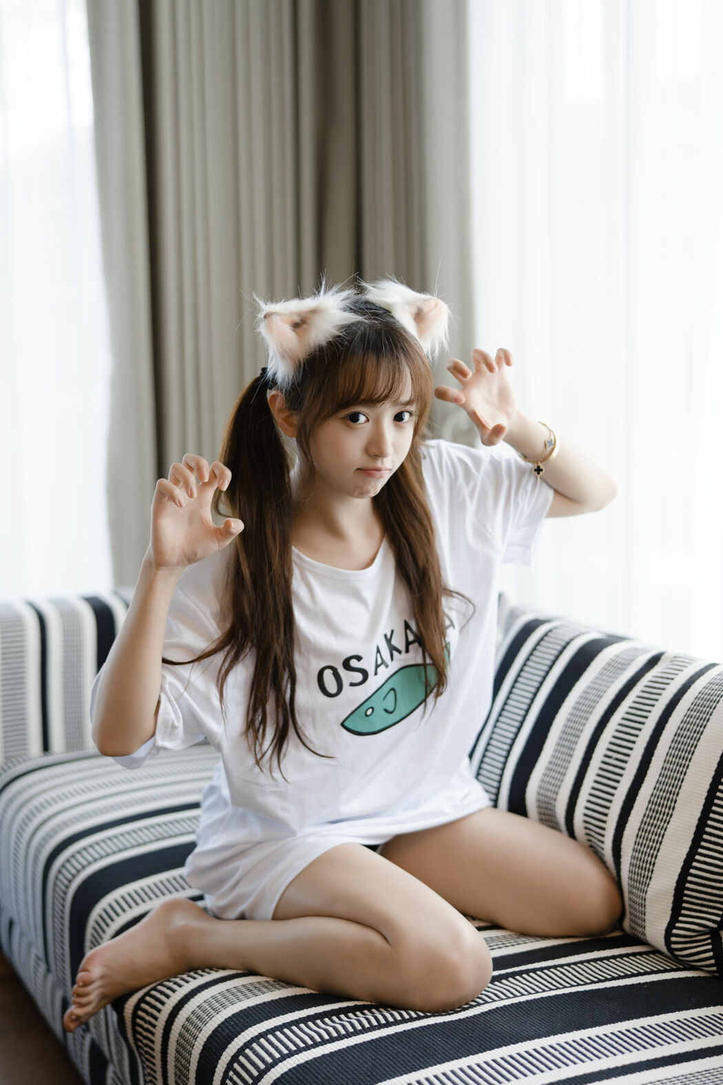 YiTuYu艺图语 Vol.10270 Xiao Yi (33P)