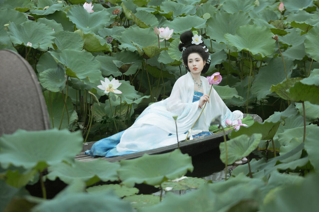 YiTuYu艺图语 Vol.10268 Mao Jiang (45P)