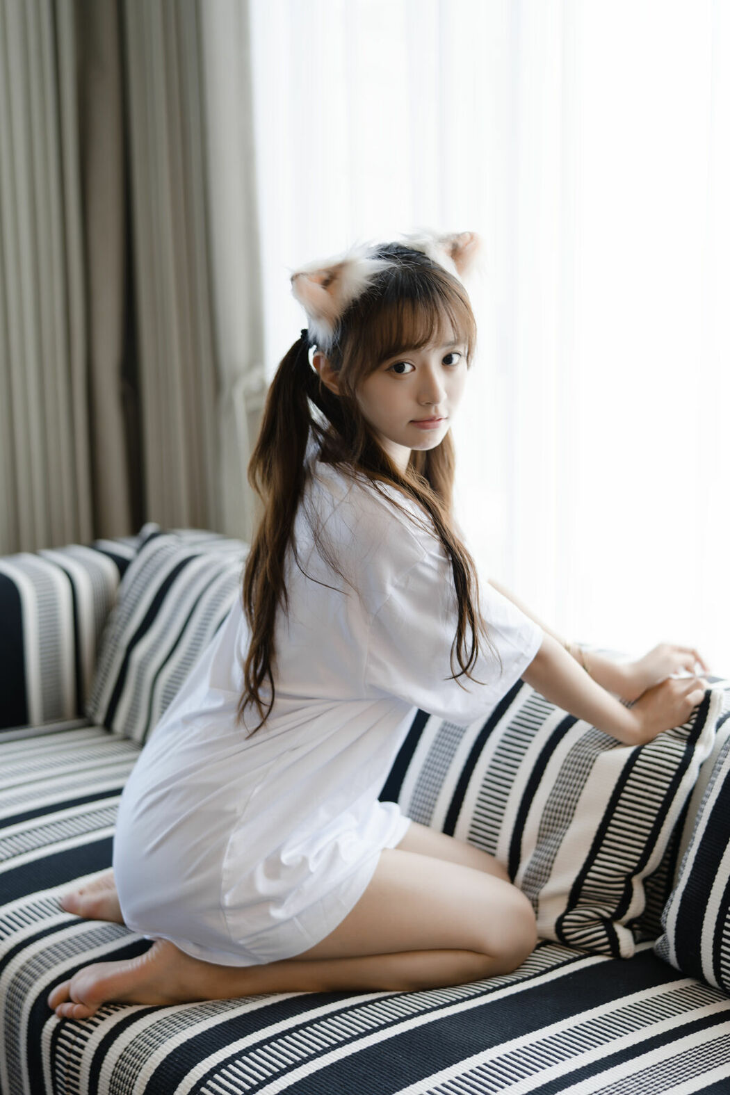 YiTuYu艺图语 Vol.10270 Xiao Yi (33P)