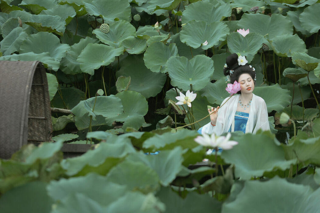 YiTuYu艺图语 Vol.10268 Mao Jiang (45P)