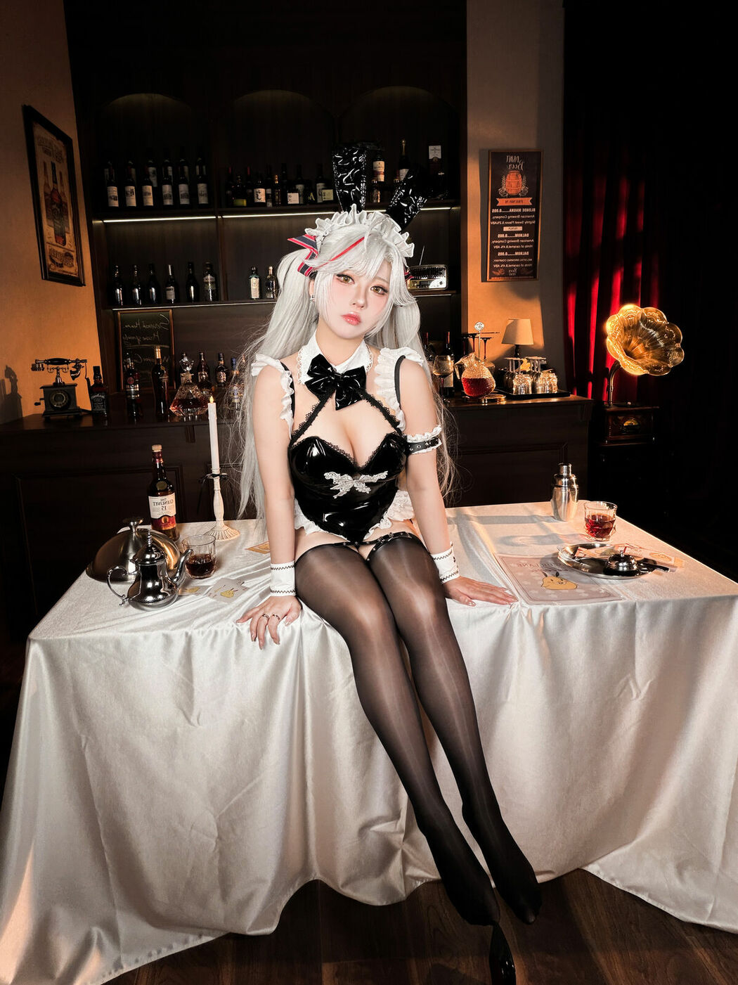 Coser@半半子 – 歐根親王Bunny (63P – 7V)