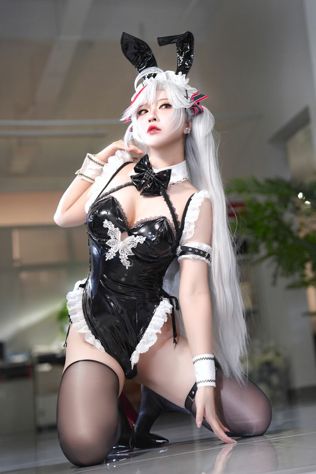 Coser@半半子 – 歐根親王Bunny (63P – 7V)