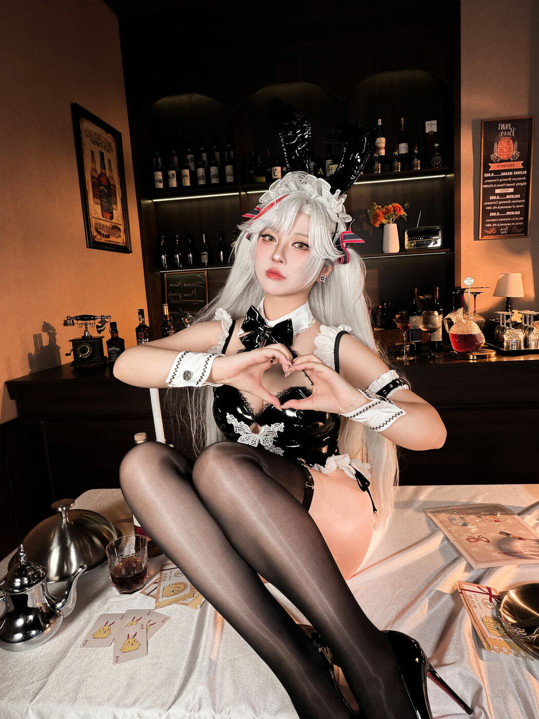 Coser@半半子 – 歐根親王Bunny (63P – 7V)