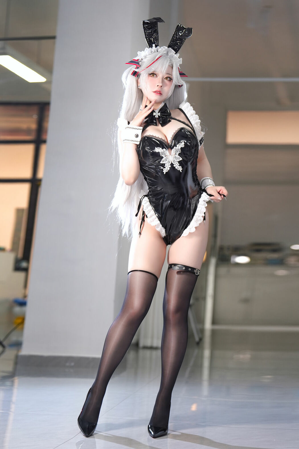 Coser@半半子 – 歐根親王Bunny (63P – 7V)