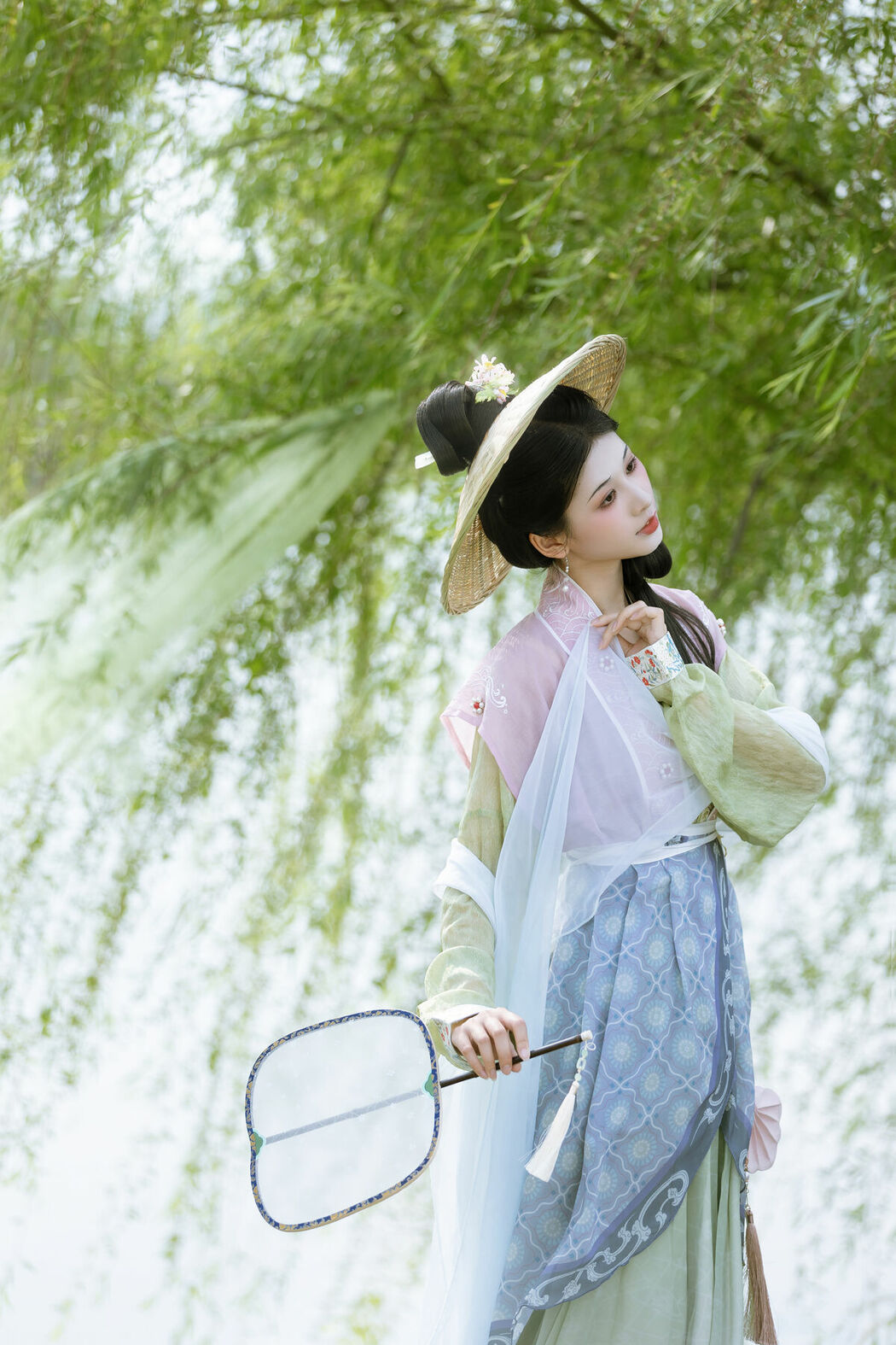 YiTuYu艺图语 Vol.10290 Xiao Y Jin Tian Ye Hen Kai Xin (16P)