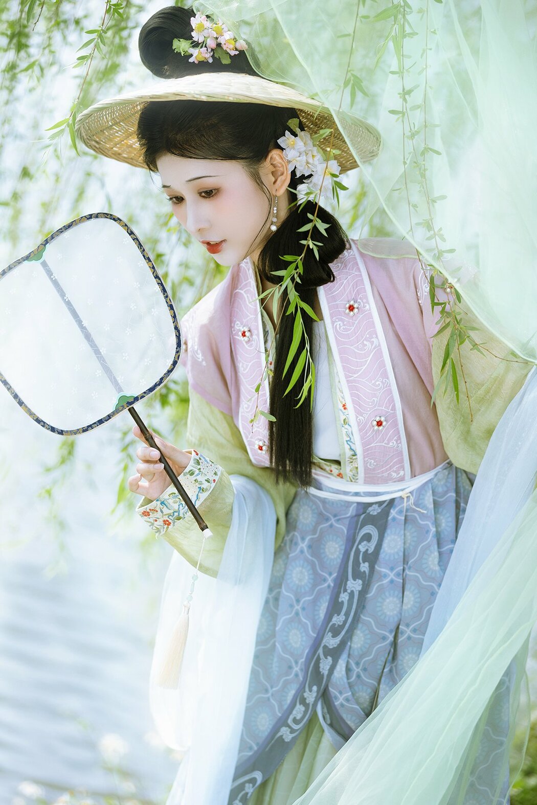 YiTuYu艺图语 Vol.10290 Xiao Y Jin Tian Ye Hen Kai Xin (16P) Cover Photo