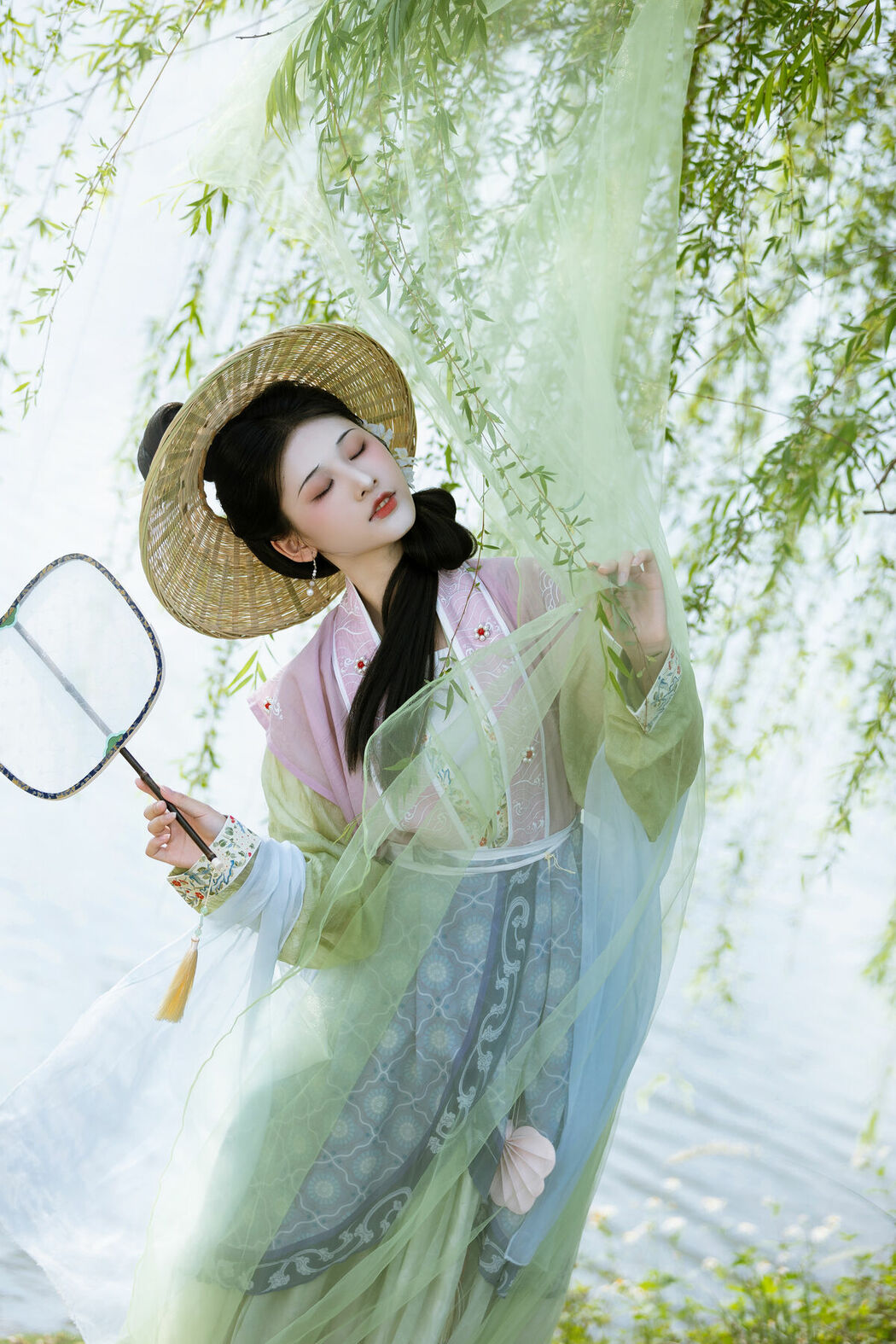 YiTuYu艺图语 Vol.10290 Xiao Y Jin Tian Ye Hen Kai Xin (16P)