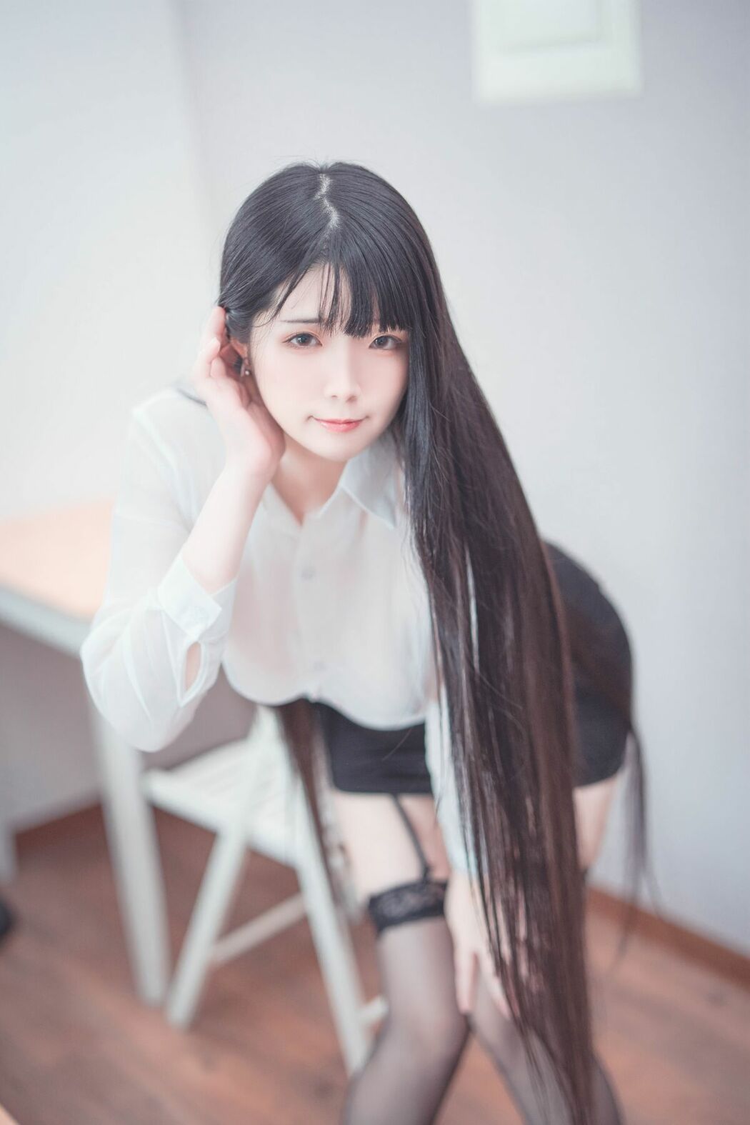 Coser@落落Raku – Weekday Eat Me (45P – 2V)