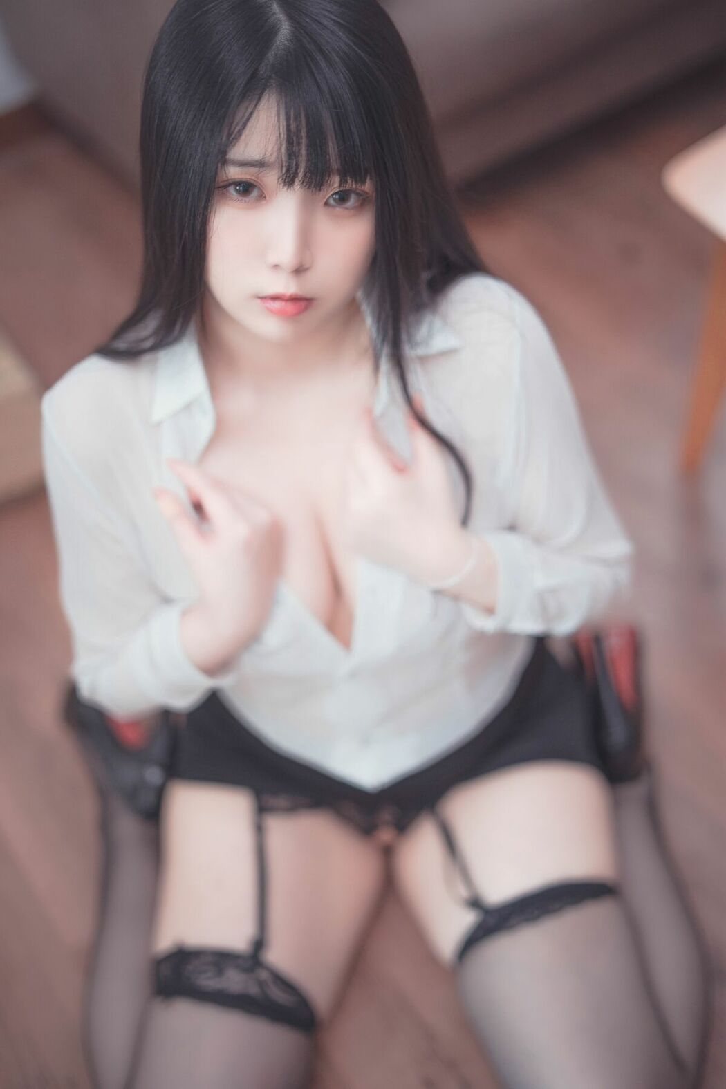 Coser@落落Raku – Weekday Eat Me (45P – 2V)