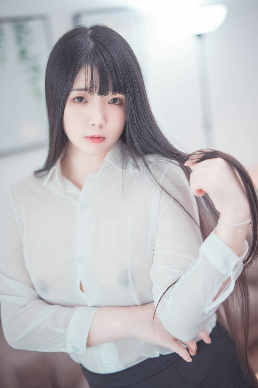 Coser@落落Raku – Weekday Eat Me (45P – 2V)