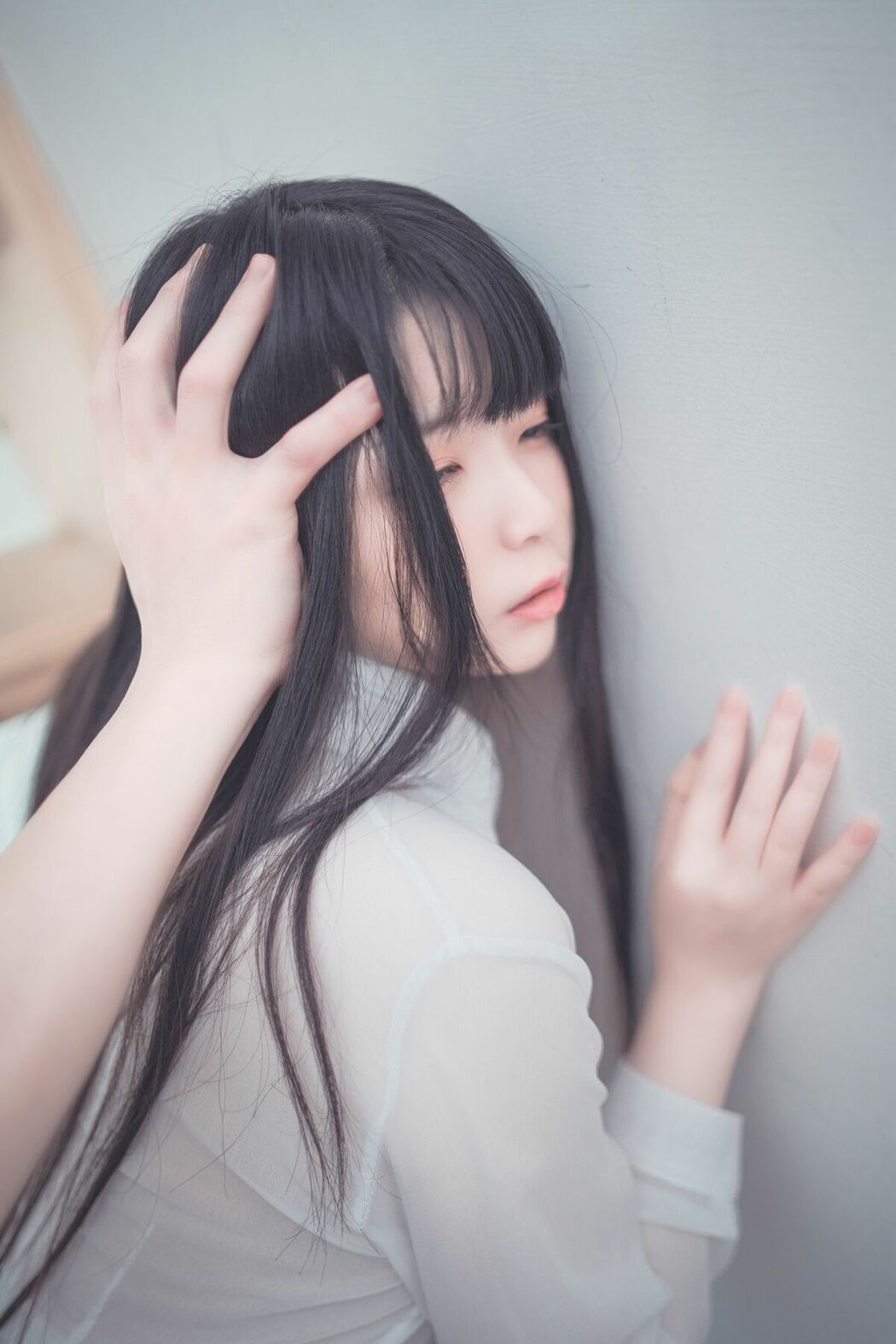Coser@落落Raku – Weekday Eat Me (45P – 2V)