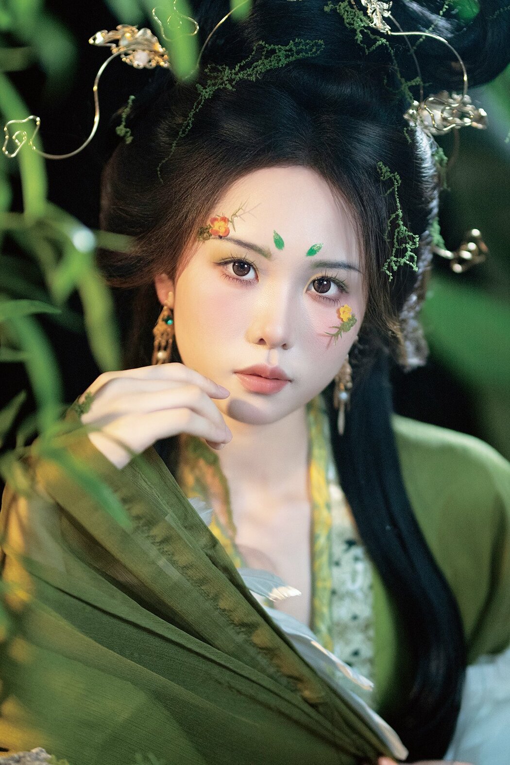 YiTuYu艺图语 Vol.10298 Fei Teng De Mi Zhou (15P) Cover Photo