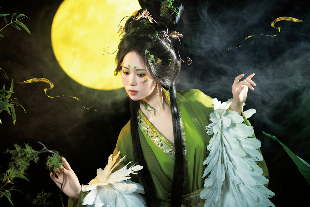 YiTuYu艺图语 Vol.10298 Fei Teng De Mi Zhou (15P)