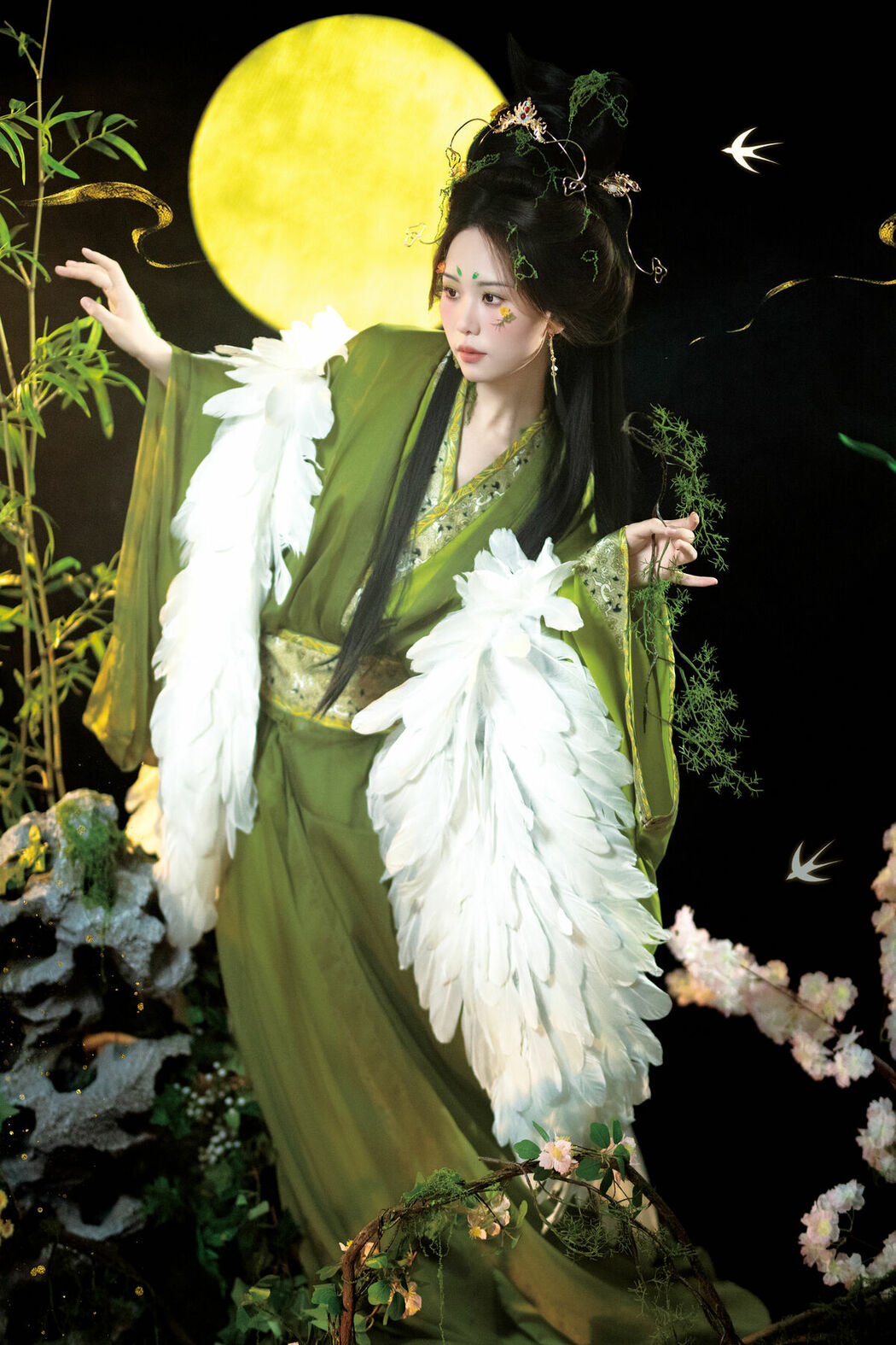 YiTuYu艺图语 Vol.10298 Fei Teng De Mi Zhou (15P)