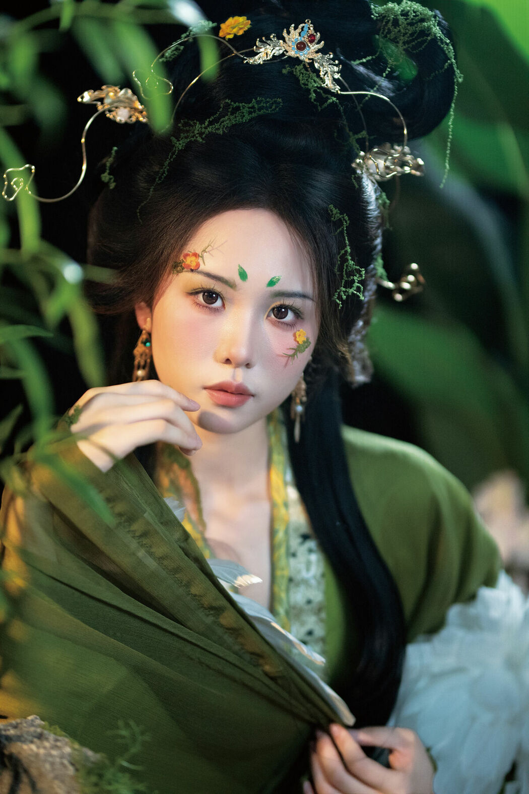 YiTuYu艺图语 Vol.10298 Fei Teng De Mi Zhou (15P)
