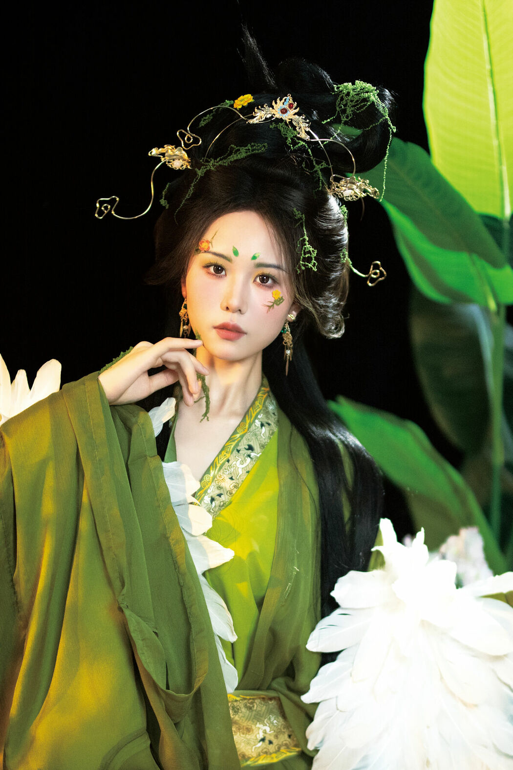 YiTuYu艺图语 Vol.10298 Fei Teng De Mi Zhou (15P)