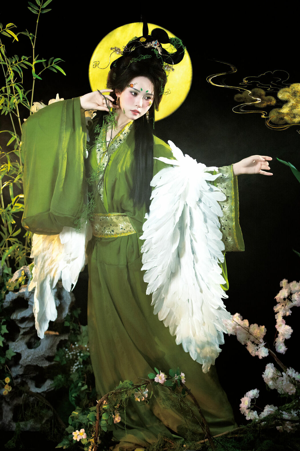 YiTuYu艺图语 Vol.10298 Fei Teng De Mi Zhou (15P)