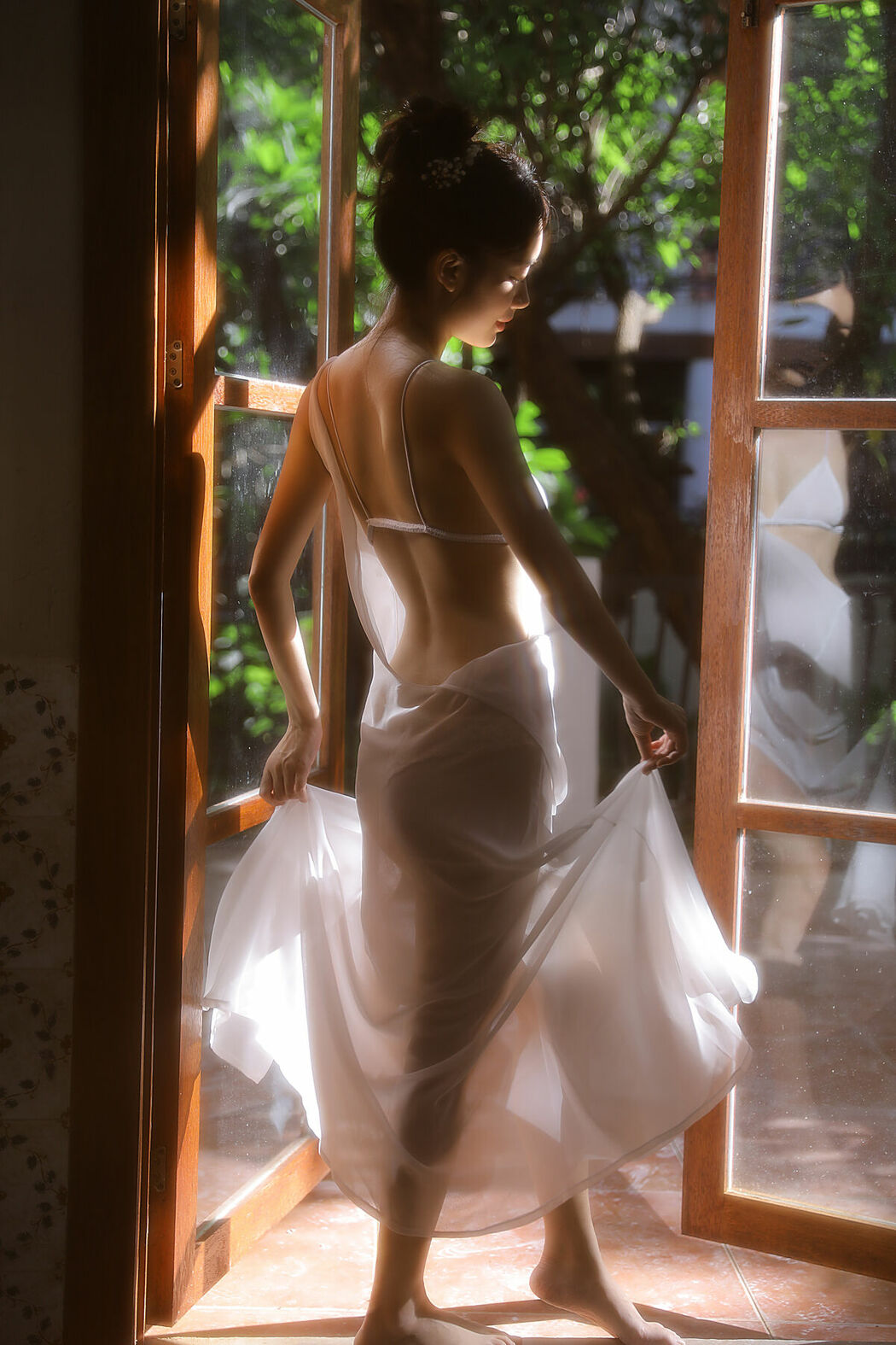 YiTuYu艺图语 Vol.10305 Liu Liu (14P)