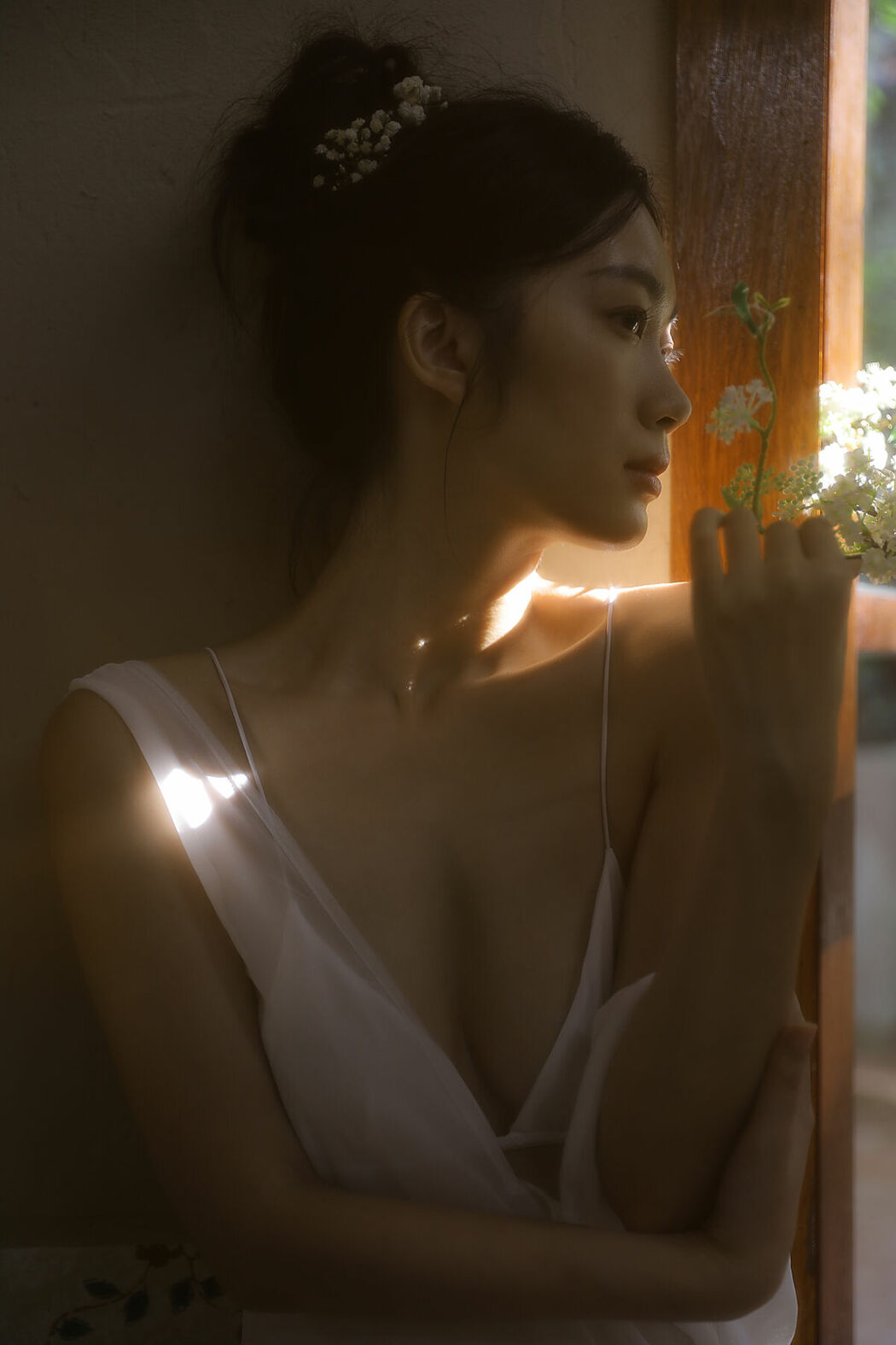 YiTuYu艺图语 Vol.10305 Liu Liu (14P)
