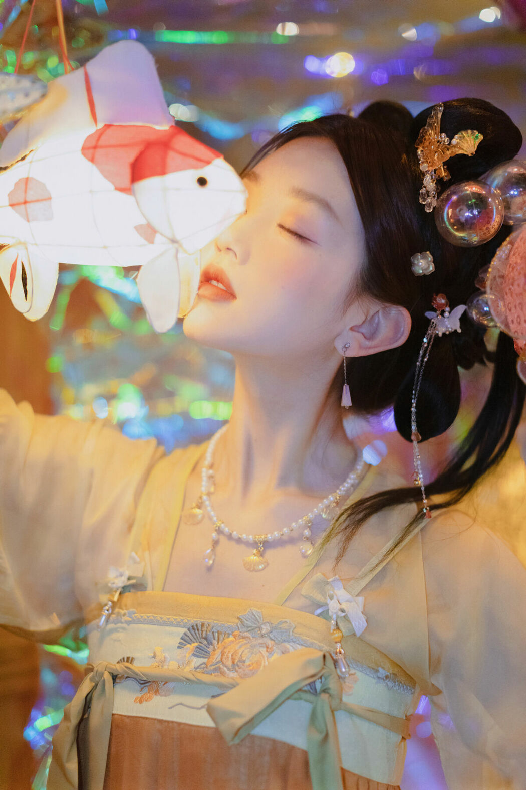YiTuYu艺图语 Vol.10303 Ao Te You Dian Man (18P)