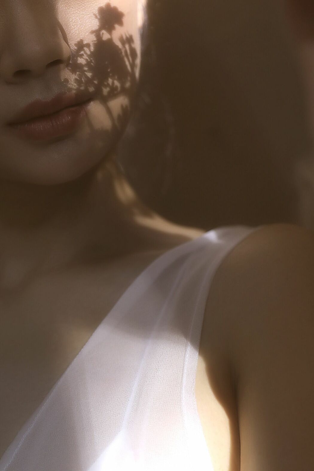 YiTuYu艺图语 Vol.10305 Liu Liu (14P)