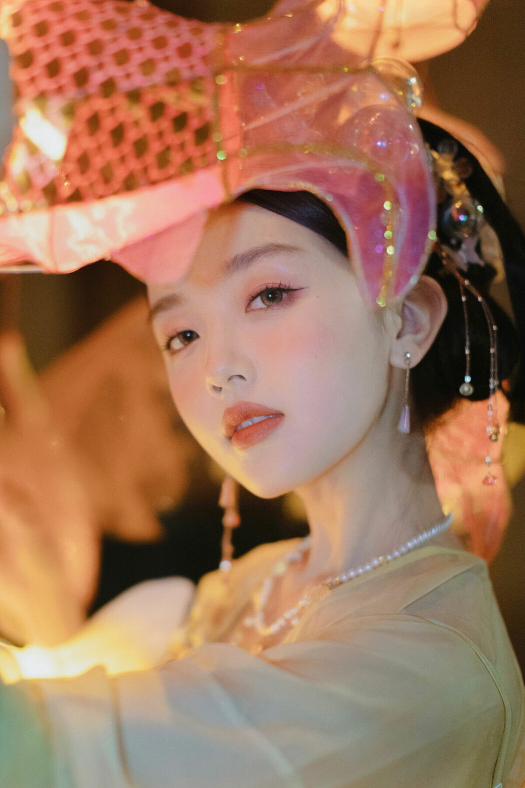 YiTuYu艺图语 Vol.10303 Ao Te You Dian Man (18P)