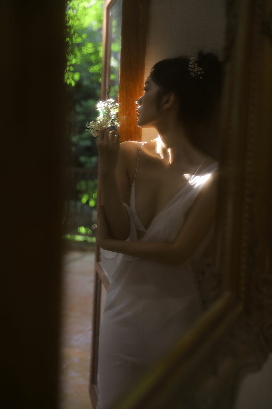YiTuYu艺图语 Vol.10305 Liu Liu (14P)