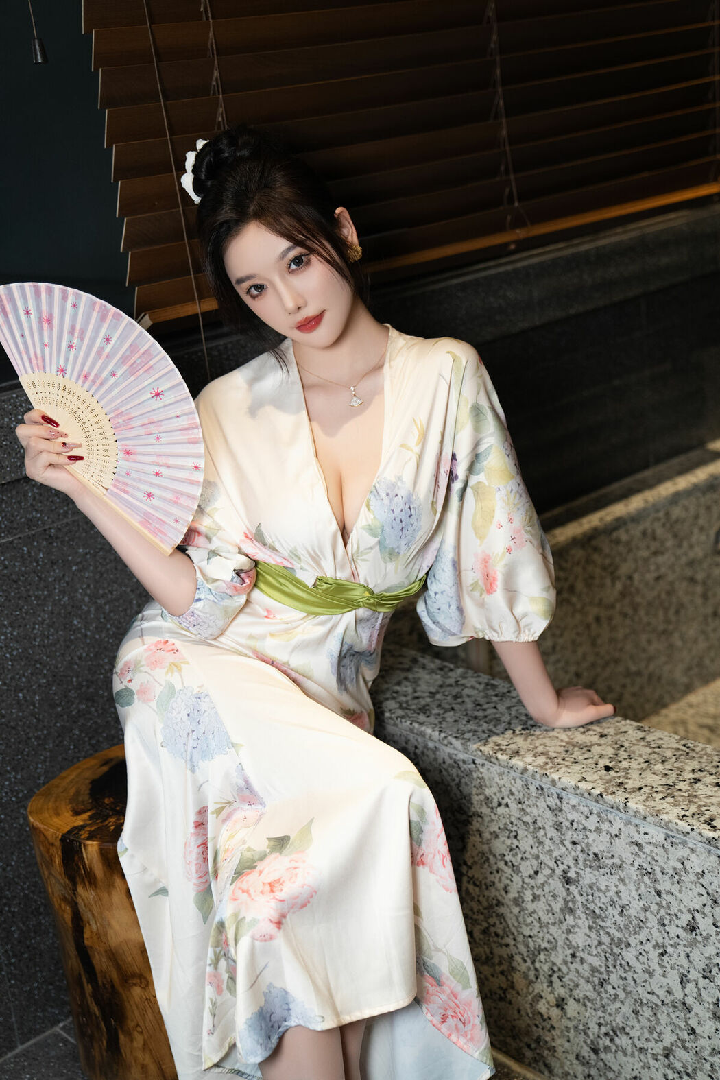 内购无水印 Yang Chen Chen 杨晨晨Yome – 秀人网模特 红色情趣 Part01 (56P)