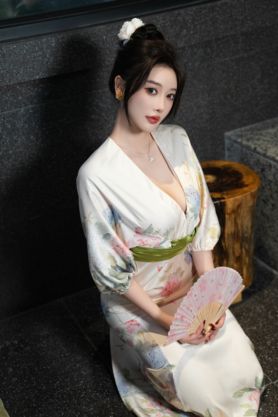 内购无水印 Yang Chen Chen 杨晨晨Yome – 秀人网模特 红色情趣 Part01 (56P)