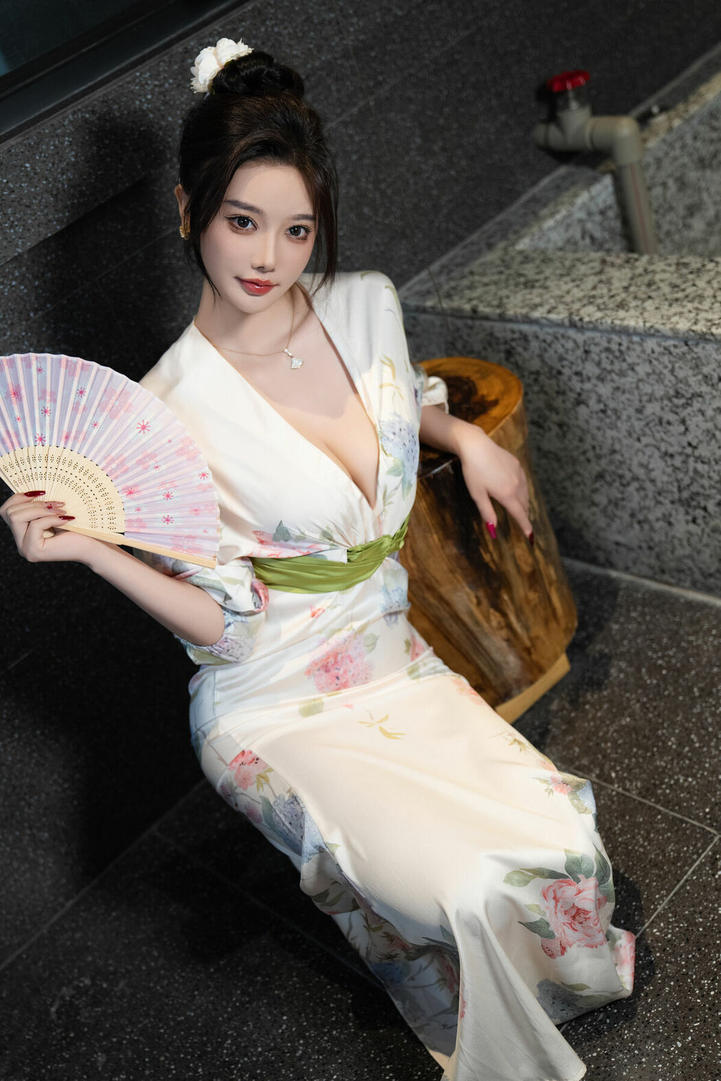 内购无水印 Yang Chen Chen 杨晨晨Yome – 秀人网模特 红色情趣 Part01 (56P)