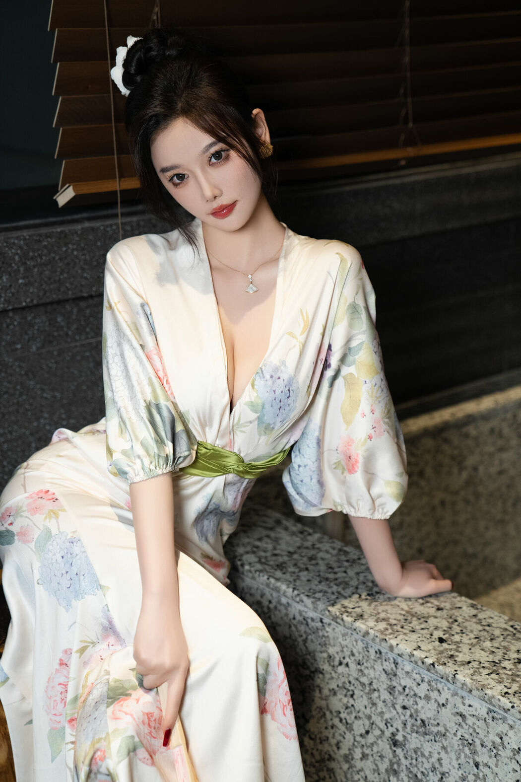 内购无水印 Yang Chen Chen 杨晨晨Yome – 秀人网模特 红色情趣 Part01 (56P)