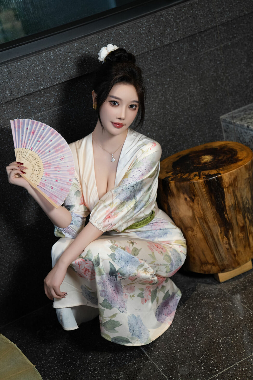 内购无水印 Yang Chen Chen 杨晨晨Yome – 秀人网模特 红色情趣 Part01 (56P)