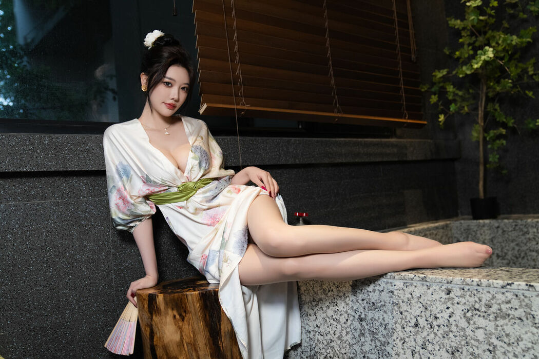 内购无水印 Yang Chen Chen 杨晨晨Yome – 秀人网模特 红色情趣 Part01 (56P)