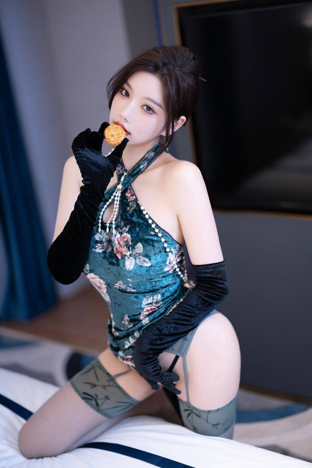内购无水印 Yang Chen Chen 杨晨晨Yome – 秀人网模特 绿色情趣内衣 Part01 (53P)