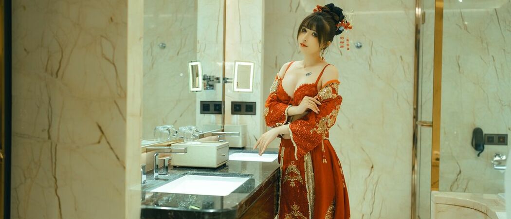 Coser@鹿八岁 – 新婚小故事 Part01 (55P – 1V)