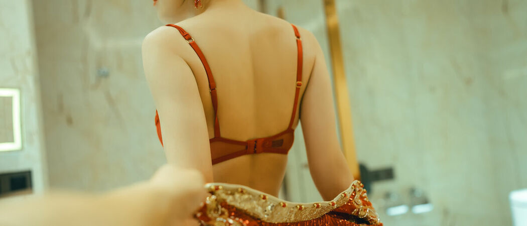 Coser@鹿八岁 – 新婚小故事 Part01 (55P – 1V)
