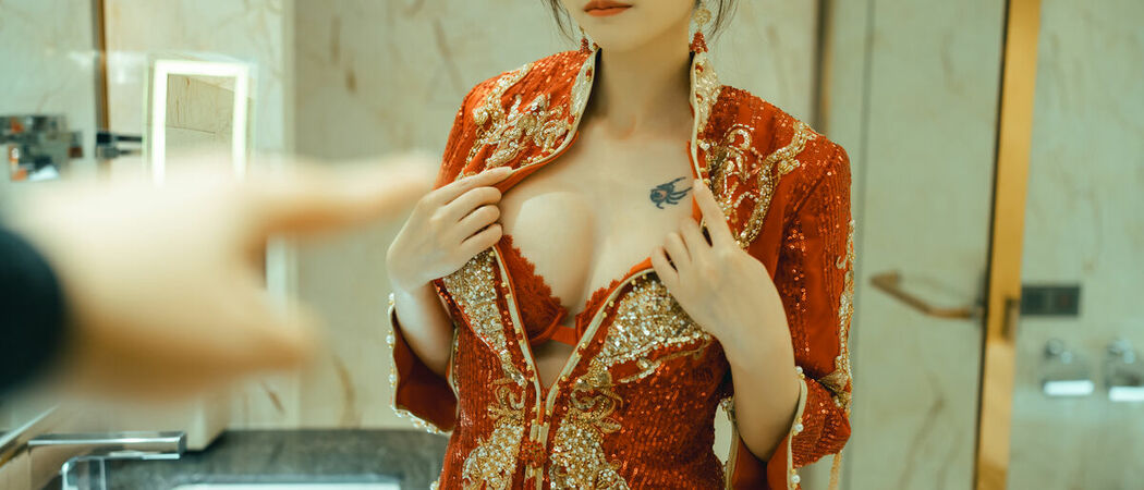 Coser@鹿八岁 – 新婚小故事 Part01 (55P – 1V)