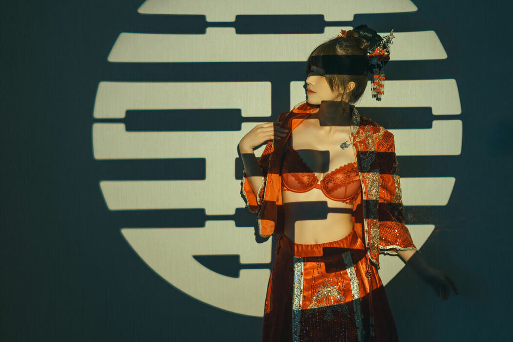 Coser@鹿八岁 – 新婚小故事 Part01 (55P – 1V)
