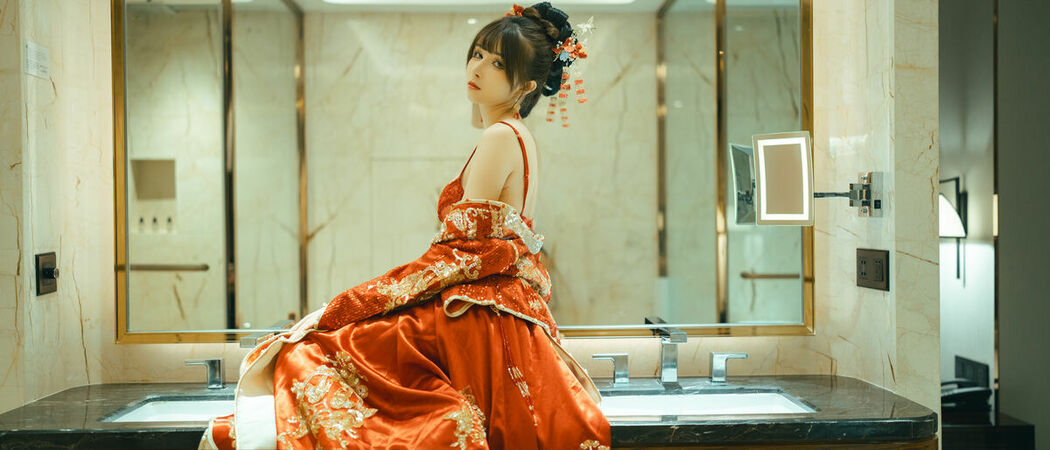Coser@鹿八岁 – 新婚小故事 Part01 (55P – 1V)