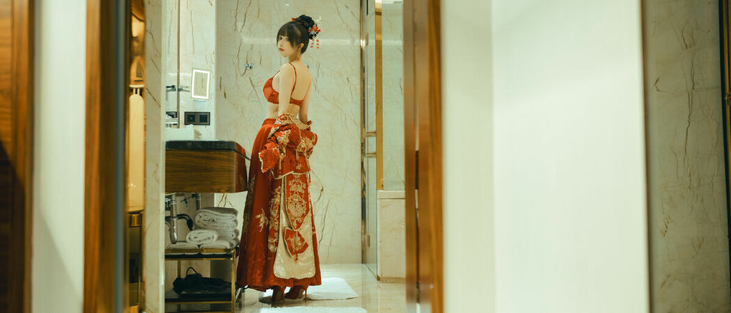 Coser@鹿八岁 – 新婚小故事 Part01 (55P – 1V)