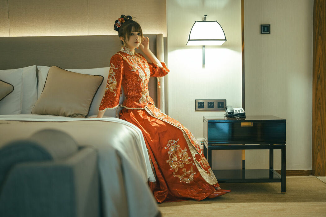Coser@鹿八岁 – 新婚小故事 Part01 (55P – 1V)