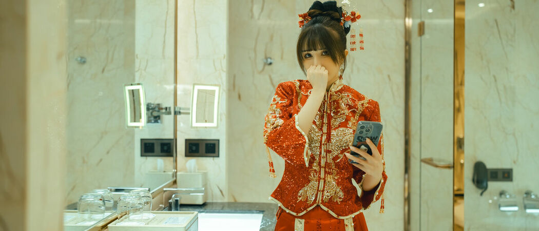 Coser@鹿八岁 – 新婚小故事 Part01 (55P – 1V)