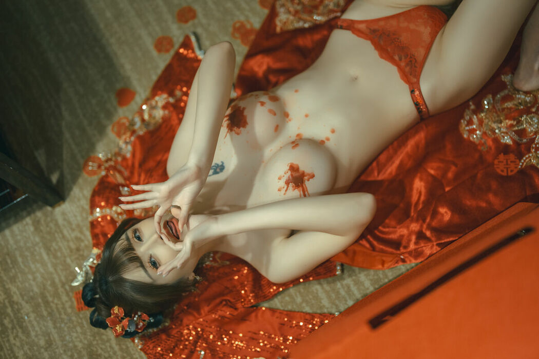 Coser@鹿八岁 – 新婚小故事 Part02 (55P)