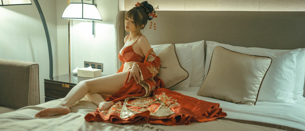 Coser@鹿八岁 – 新婚小故事 Part02 (55P)