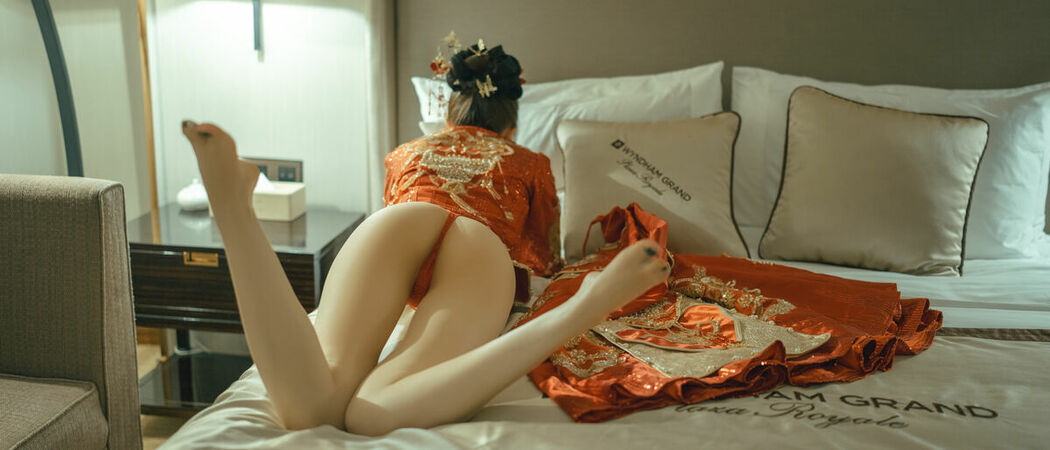 Coser@鹿八岁 – 新婚小故事 Part02 (55P)